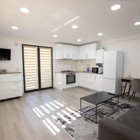 Astar Apartments - Executive Rădăuţi Exteriör bild