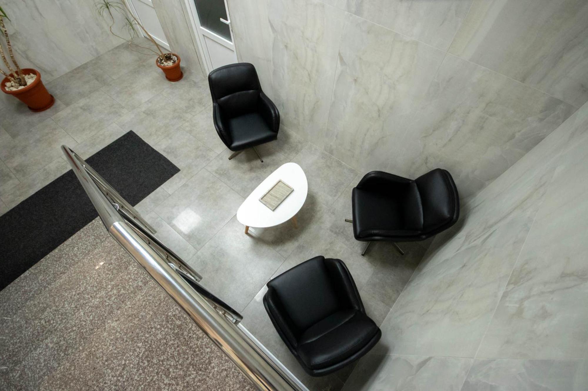 Astar Apartments - Executive Rădăuţi Exteriör bild